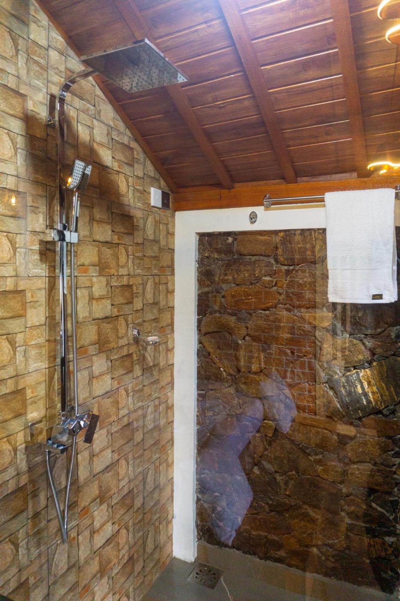 エッラ Hobbit Hole Hideaway Bed & Breakfast エクステリア 写真