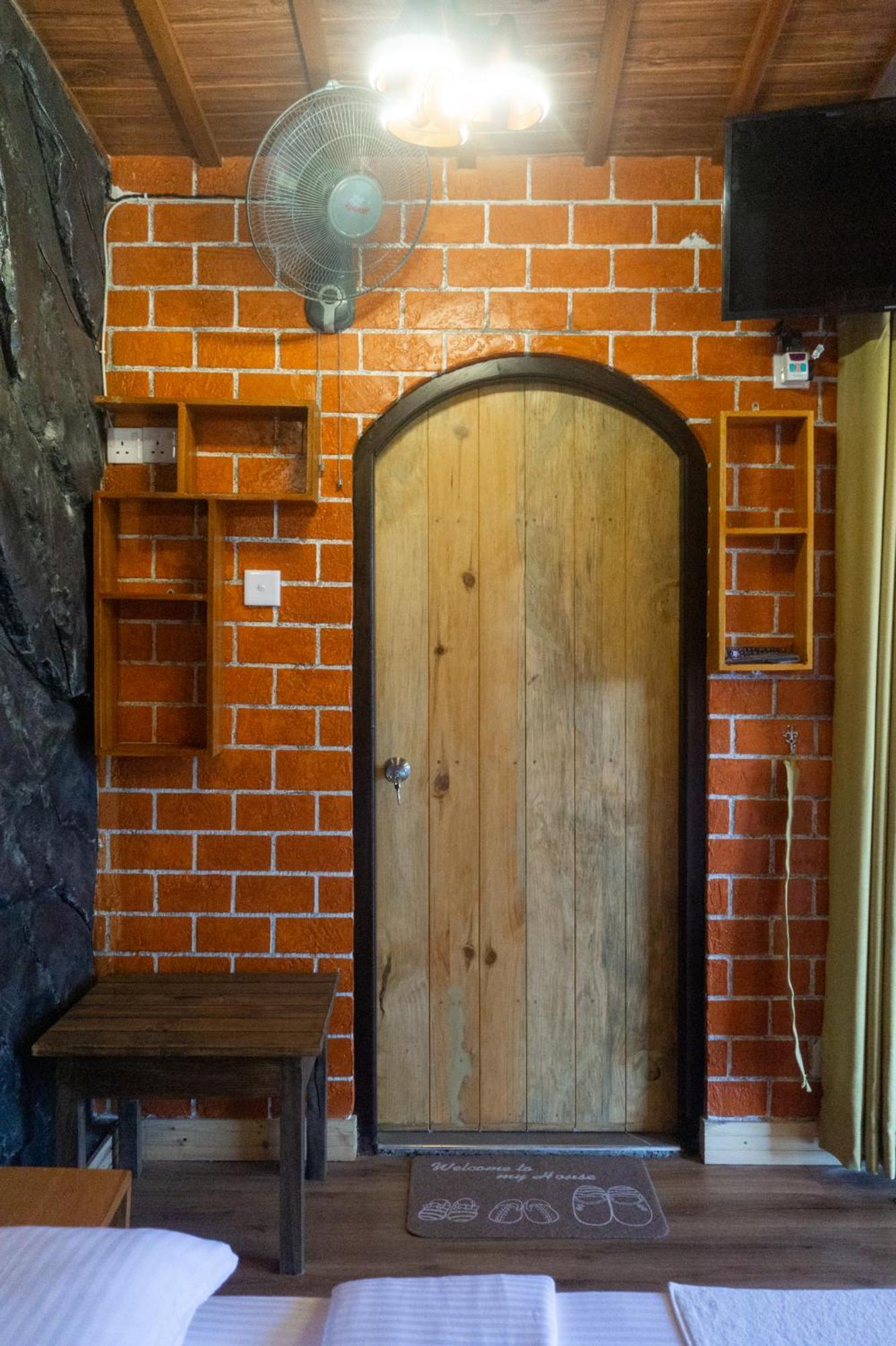 エッラ Hobbit Hole Hideaway Bed & Breakfast エクステリア 写真