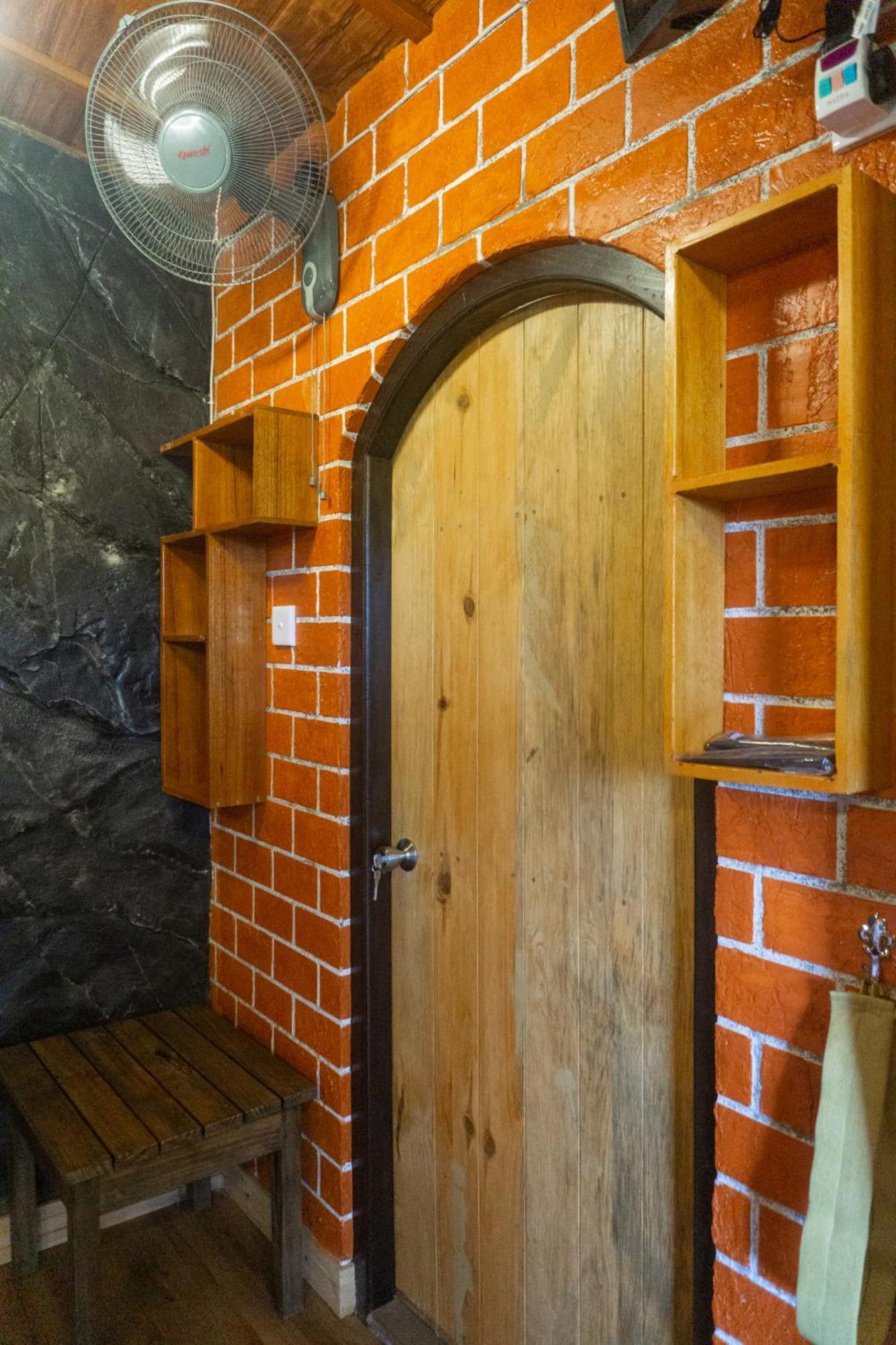 エッラ Hobbit Hole Hideaway Bed & Breakfast エクステリア 写真