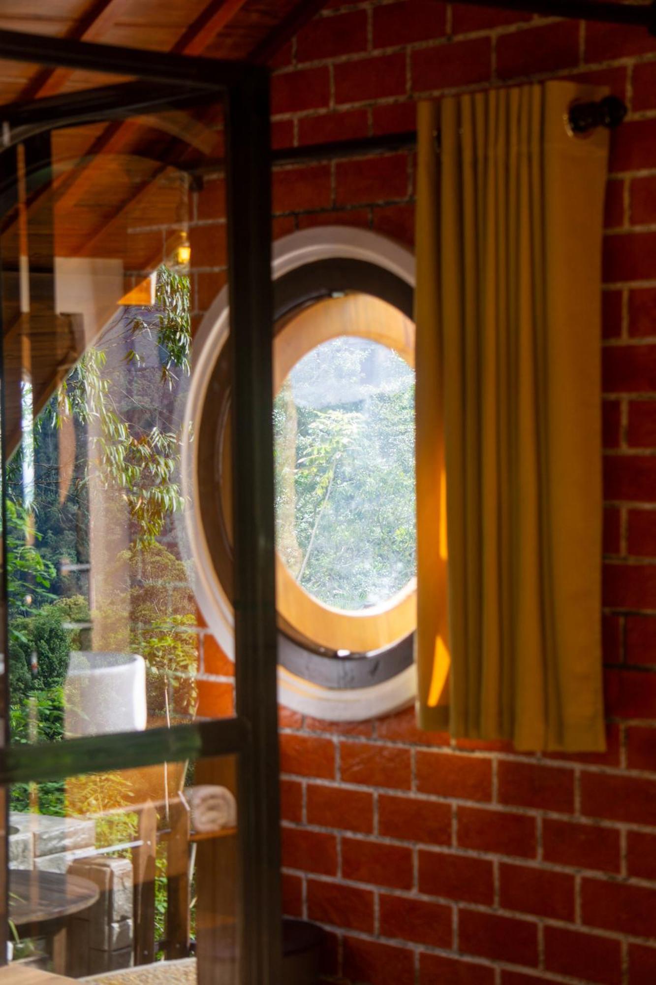 エッラ Hobbit Hole Hideaway Bed & Breakfast エクステリア 写真