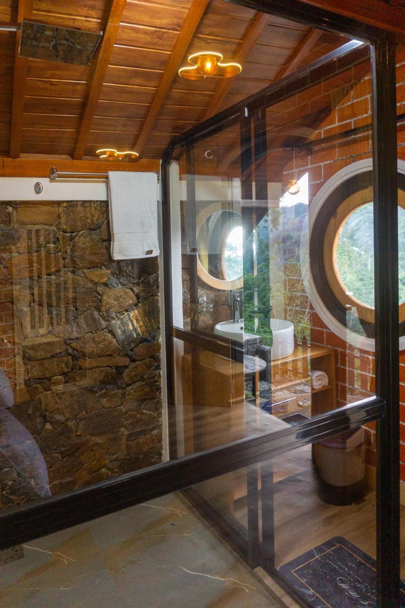 エッラ Hobbit Hole Hideaway Bed & Breakfast エクステリア 写真